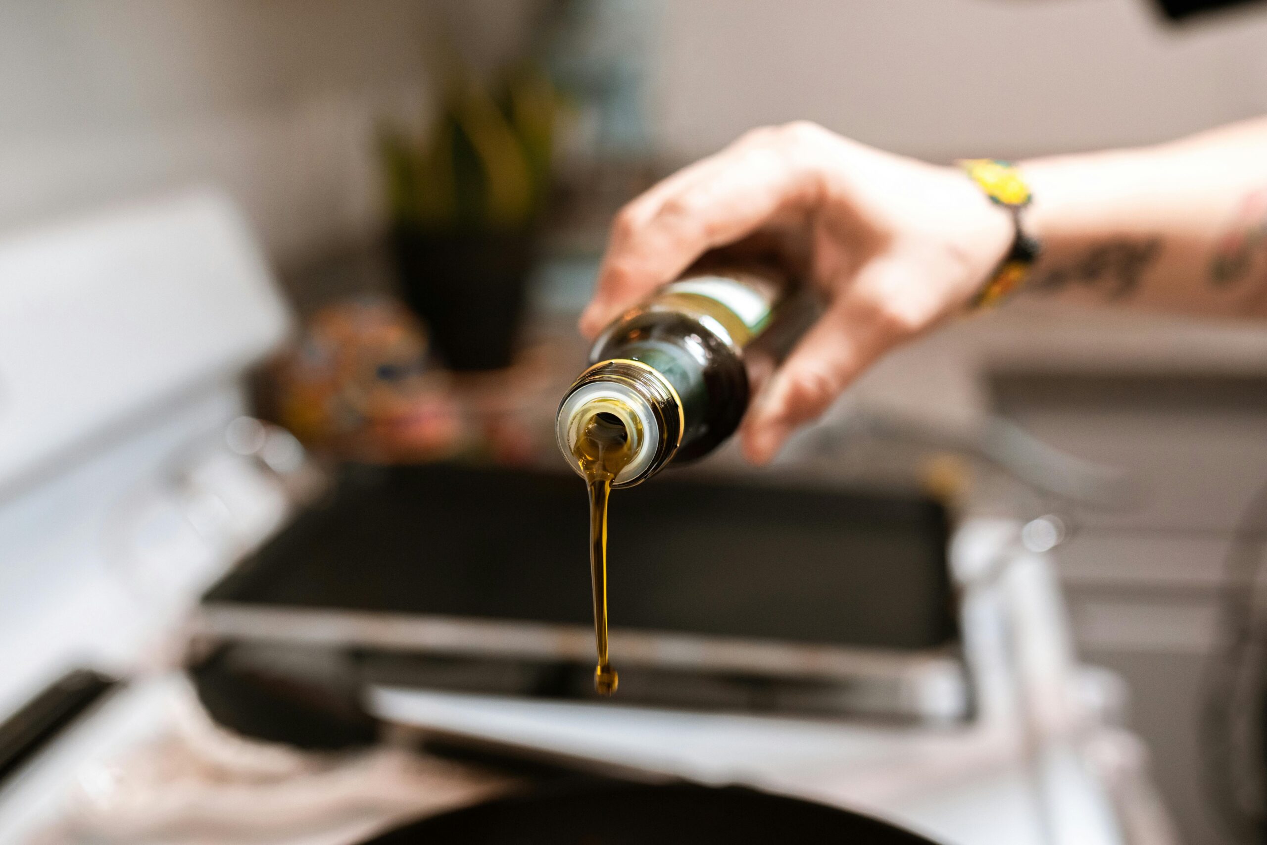 5 beneficis de l’oli d’oliva verge extra per a la salut i la cuina